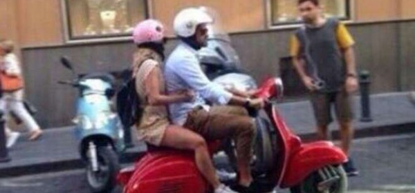 Emma Marrone e Fabio Borriello a Napoli in scooter (Sport Mediaset)