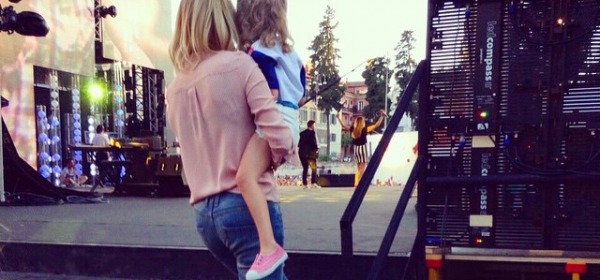 Alessia Marcuzzi con la figlia Mia al 'Coca Cola Summer festival' su instagram