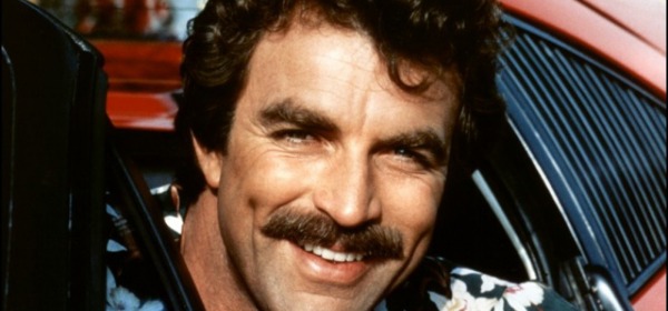 Tom Selleck nei panni di "Magnum P.I."