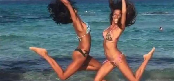 Federica Nargi, sexy acrobazie a Formentera (Instagram)