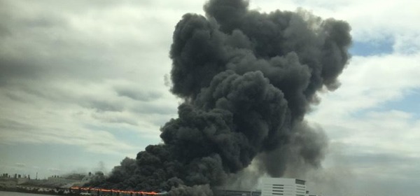 incendio in acciaieria vicino aeroporto Tokyo