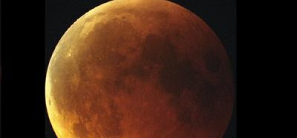 Eclissi totale di Luna (Enrico Cascone e Andrea Di Dato - INAF Osservatorio Capodimonte)