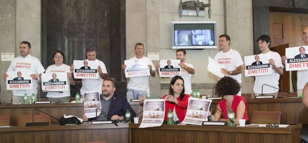 protesta magliette-consiglio comunale pescara