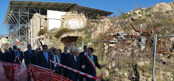 Il Presidente Mattarella ad Onna - foto da twitter