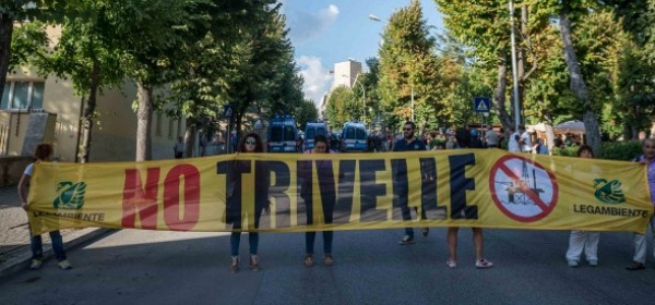 manifestazione no-triv