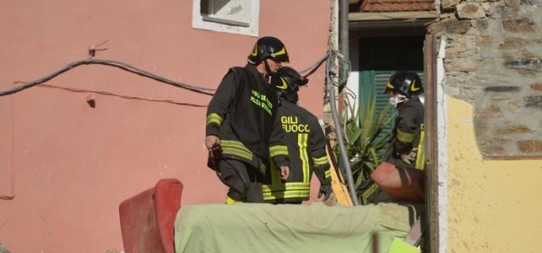 Crollo palazzina brezzo-foto ansa