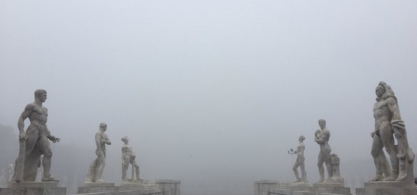 Roma avvolta dalla nebbia, le immagini spettacolari da Twitter