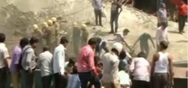 crollo di un cavalcavia in costruzione a Calcutta, in India