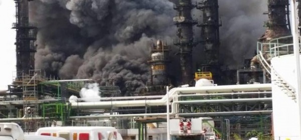 Esplosione all'impianto petrolchimico della Pemex in Messico