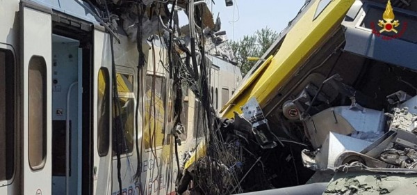 Scontro treni in Puglia