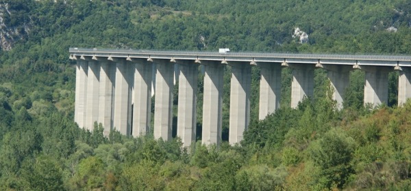 A24 - viadotto di Pietrasecca, tra le uscite di Tagliacozzo e Carsoli