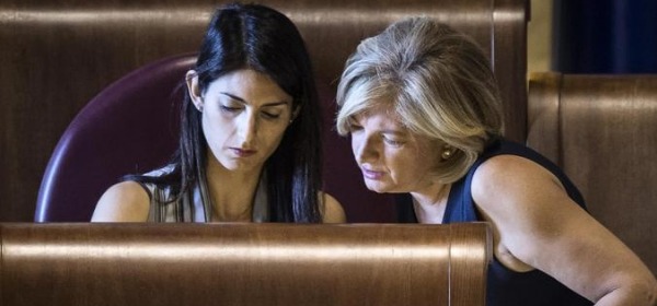 Il sindaco di Roma Virginia Raggi con l'assessore Paola Muraro