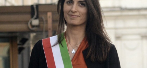 Virginia Raggi con la fascia tricolore - foto facebook