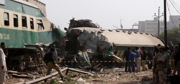 scontro treni in Pakistan