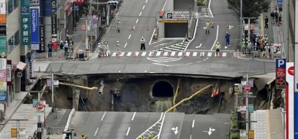 Enorme Voragine A Fukuoka