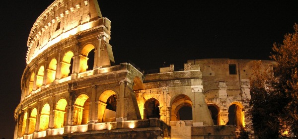 colosseo di notte - foto di repertorio