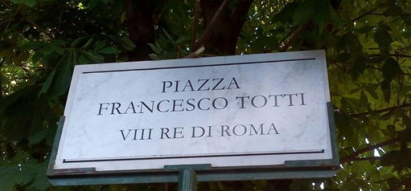 Piazza Francesco Totti VIII re di Roma