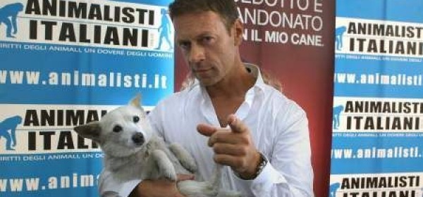 Rocco Siffredi si batte contro l'abbandono dei cani