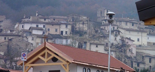 la chiesa provvisoria di Villa Sant'Angelo