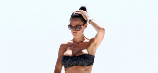 Nicole Minetti in bikini a Formentera