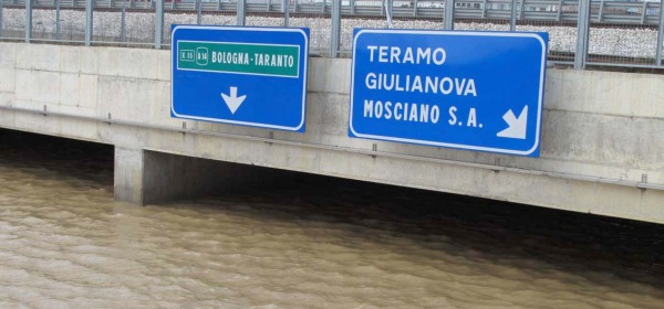 Il sottopassaggio di Montorio durante l'alluvione
