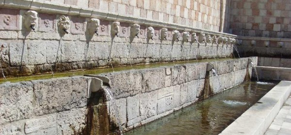 La fontana delle 99 Cannelle