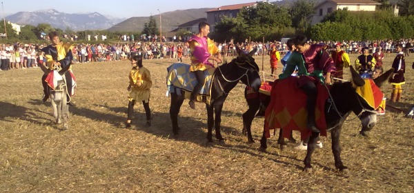 Un momento del Palio degli Asini di ieri