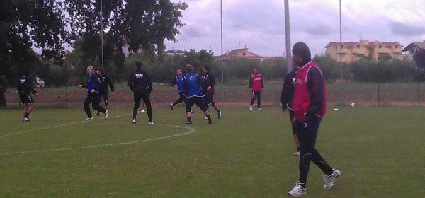 Gautieri scruta, in silenzio, l'allenamento dei suoi