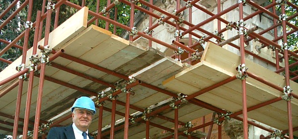 Il presidente Ance Frattale in un cantiere