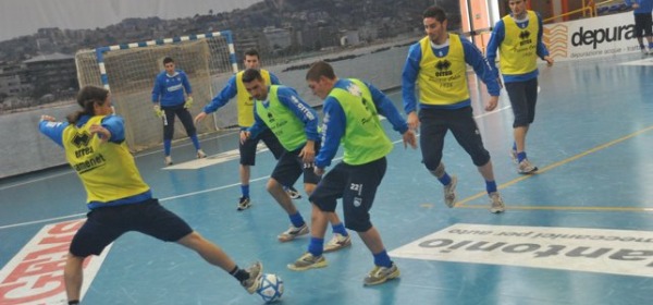 I giocatori del Pescara, durante la partitella