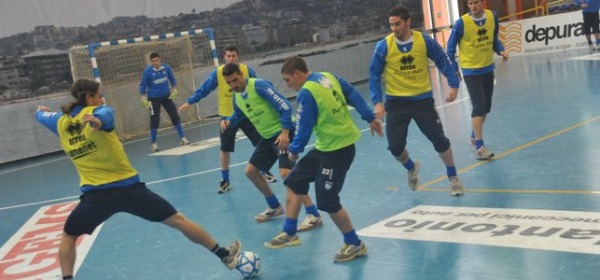 I giocatori del Pescara, durante la partitella