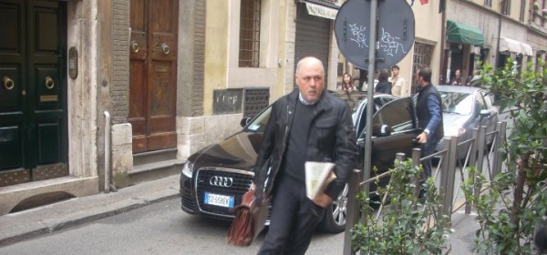 Luigi Lusi nel centro di Roma