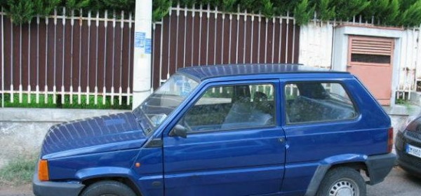 Una Fiat Panda come quella di Cialente