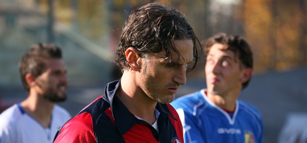 Il difensore rossoblù Mirko Garaffoni