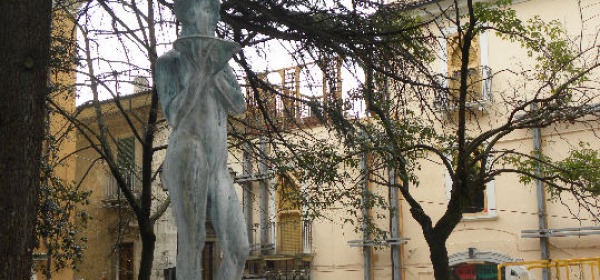 Piazza IX martiri su cui affaccia Palazzo Pica
