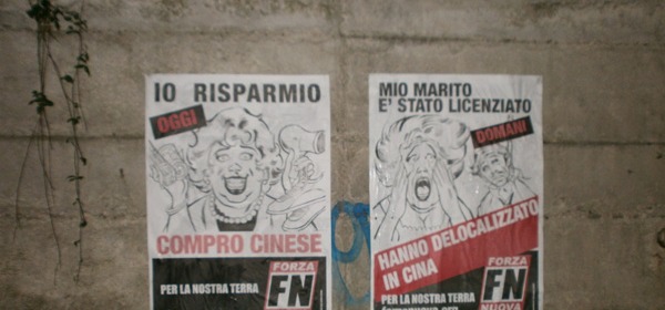 Uno dei manifesti apparsi sulla costa