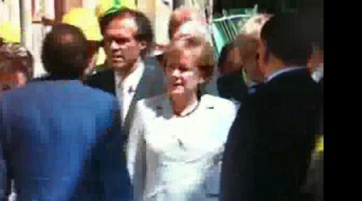 La Merkel in visita ad Onna 2009