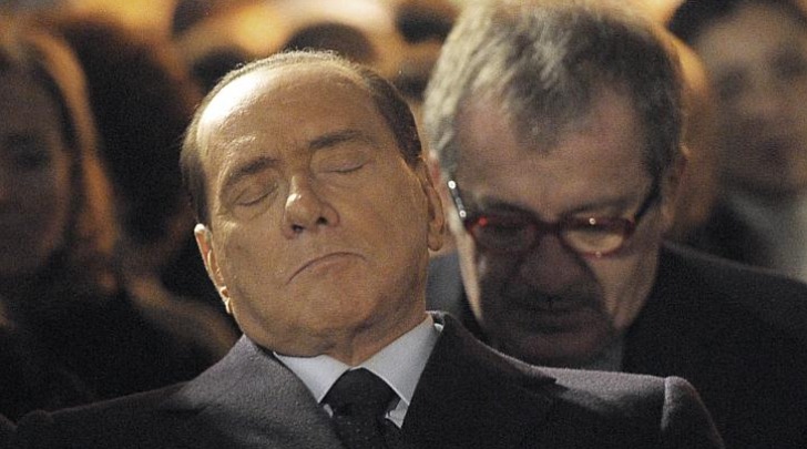 Silvio Berlusconi addormentato