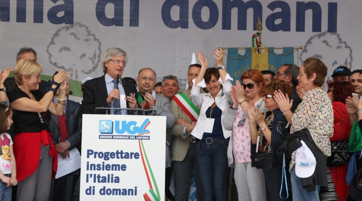 Geremia Mancini conduce i lavori manifestazione Ugl del Primo Maggio a Verona