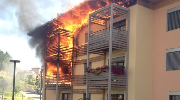 In fiamme alloggi del Progetto Case di Pagliare di Sassa