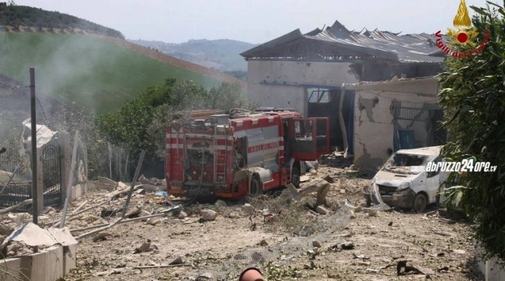 Il drammatico scenario dopo l'esplosione a Città Sant'Angelo