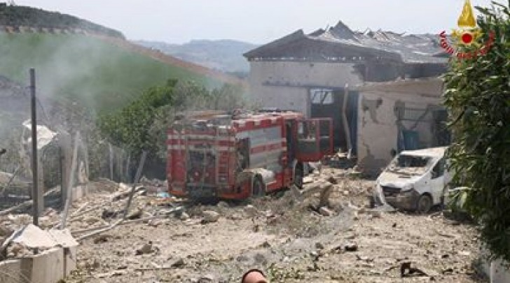 esplosione fabbrica fuochi pirotecnici