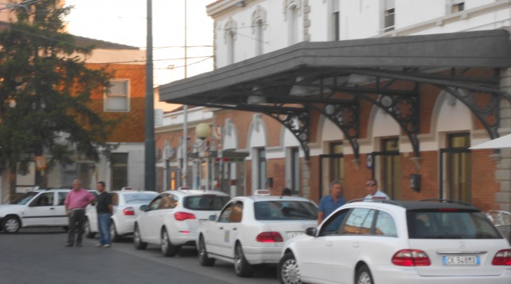 I taxi in sosta presso la stazione di Chieti