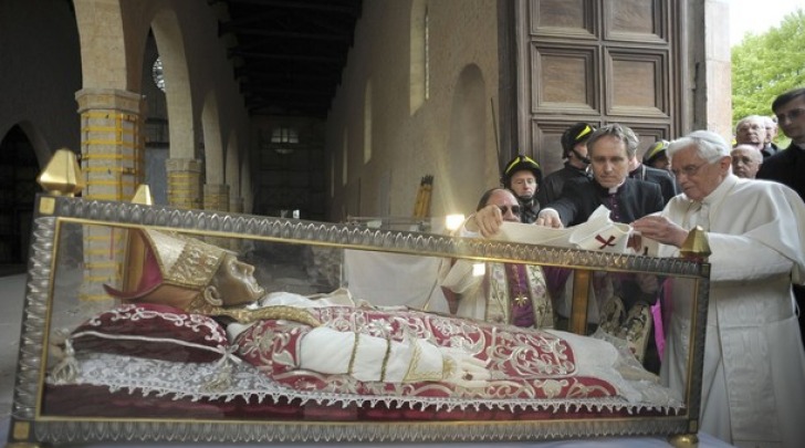 Celestino V e Benedetto XVI