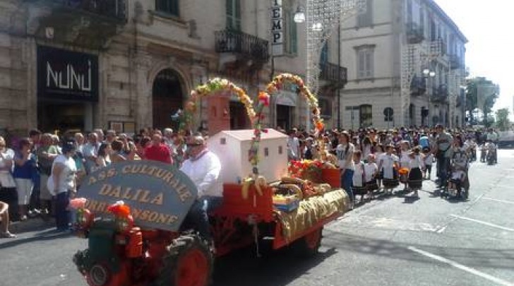 Sfilata Il Dono - foto Ansa