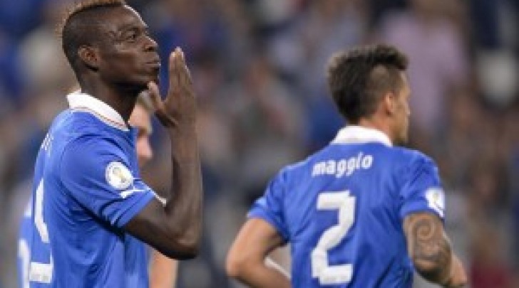 bacio Mario Balotelli