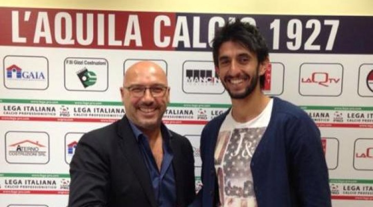 Gallozzi, dopo la firma, insieme a Massimo Chiodi (foto tratta dalla rete)