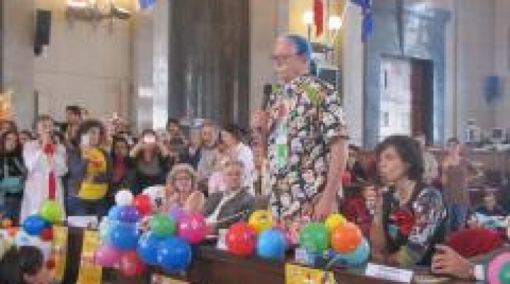 Patch Adams impartisce la sua "lezione d'amore"