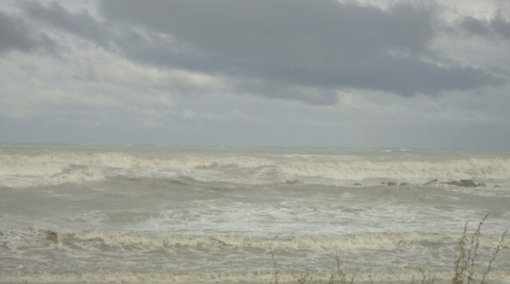 Mare in burrasca di Michele Raho