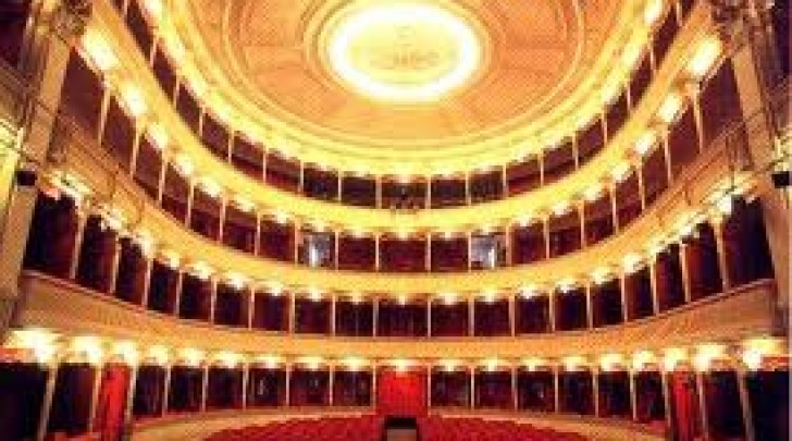 L'interno del teatro "Maria Caniglia"